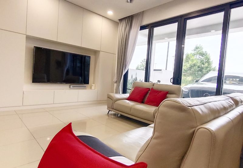 Lucent Residence @ twentyfive.7