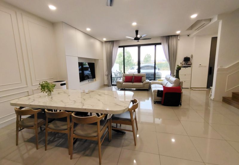 Lucent Residence @ twentyfive.7