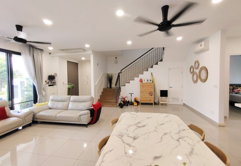 Lucent Residence @ twentyfive.7