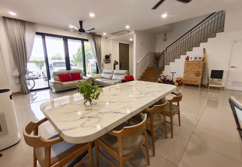 Lucent Residence @ twentyfive.7