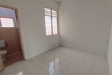 2 Sty Terrace House Bandar Saujana Putra Hot Spot Near Kota Kumuning 📢100% Loan✅ Low Depo🔥❗Near Shops Non Bumi Lot 