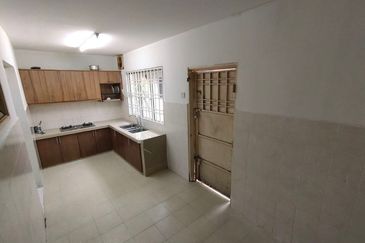 2 Sty Terrace House Bandar Saujana Putra Hot Spot Near Kota Kumuning 📢100% Loan✅ Low Depo🔥❗Near Shops Non Bumi Lot 