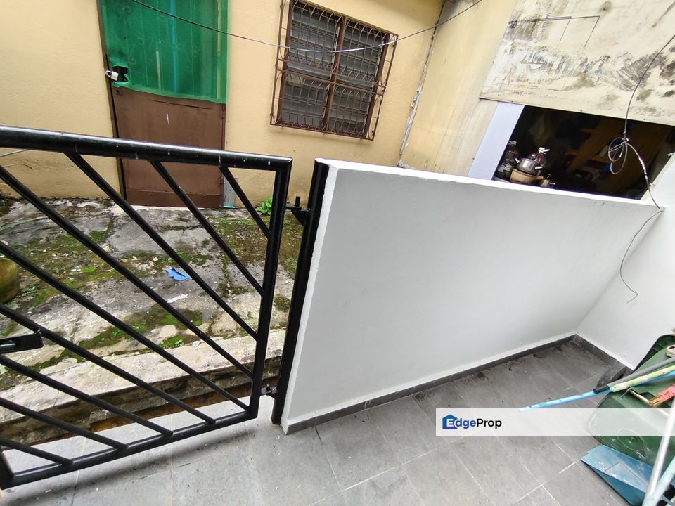 Ready move in refurbished freehold near Lrt sri rampai, Kuala Lumpur, Setapak