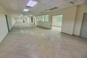 West Port, Pulau Indah