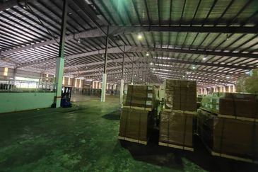 West Port, Pulau Indah