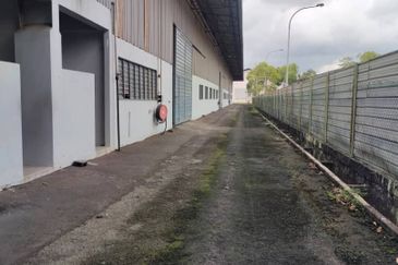 West Port, Pulau Indah