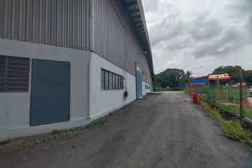 West Port, Pulau Indah