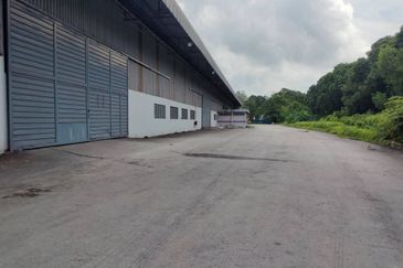 West Port, Pulau Indah