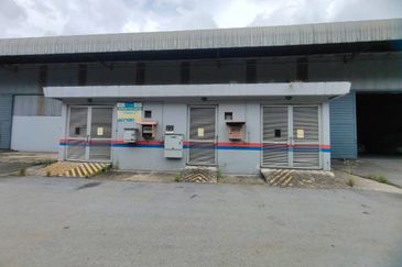 West Port, Pulau Indah