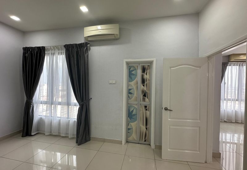 Atmosfera Condominium Partially Furnished Unit for Rent！