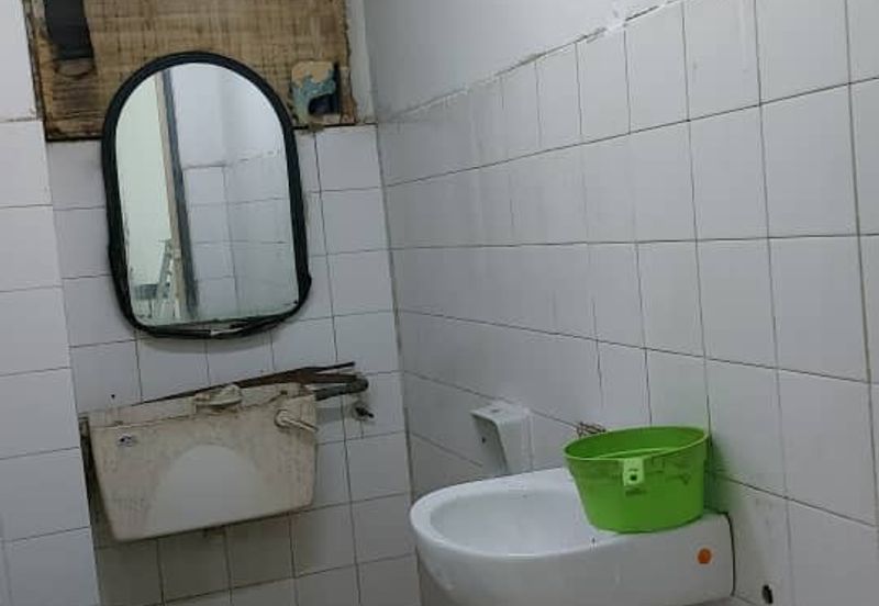 Pusat Bandar Puchong Shop Apartment for Sale!