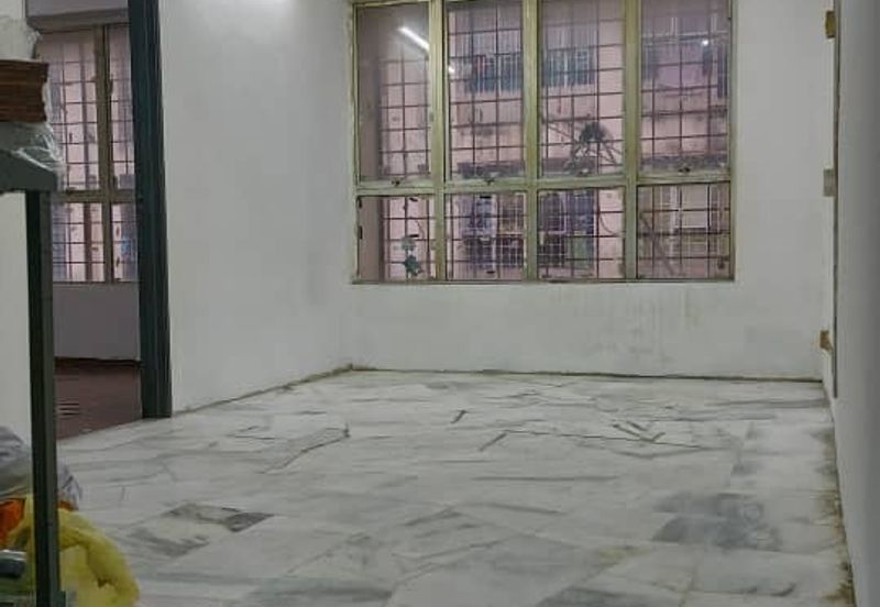 Pusat Bandar Puchong Shop Apartment for Sale!