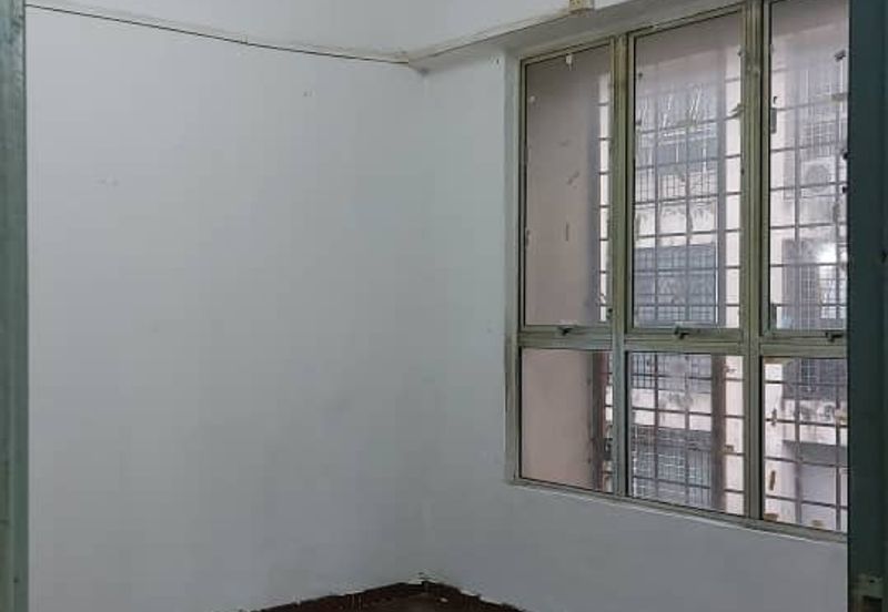 Pusat Bandar Puchong Shop Apartment for Sale!