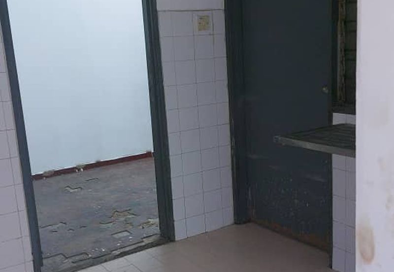 Pusat Bandar Puchong Shop Apartment for Sale!