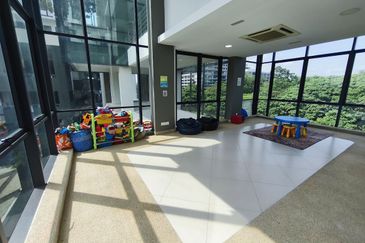 Lake Point Residence