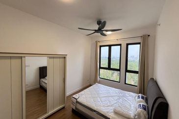 THE PULSE RESIDENCE & THE PULSE