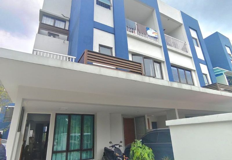 Ayden Townhouse Warisan Puteri