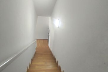 Ayden Townhouse Warisan Puteri