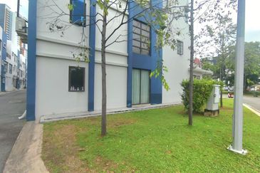 Ayden Townhouse Warisan Puteri