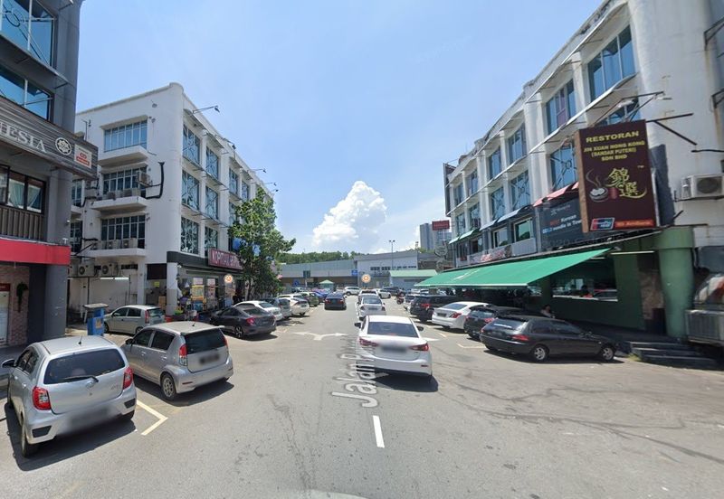 Puchong Bandar Puteri 1, Ground Floor Corner Shop Lot for rent