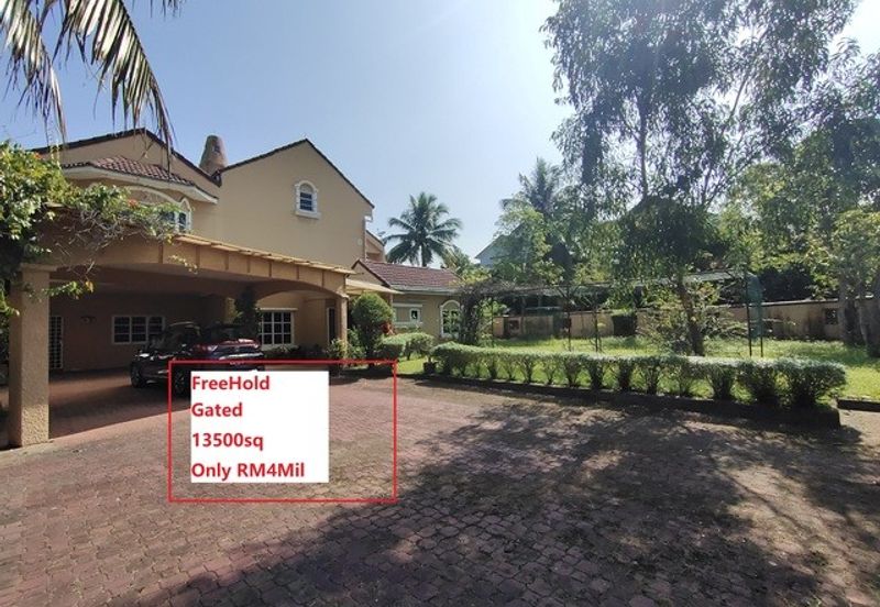 Big Corner Subang Jaya USJ Putra Height Bunglow Land with Huge Land Masion Land 13500sq