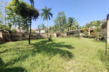 Big Corner Subang Jaya USJ Putra Height Bunglow Land with Huge Land Masion Land 13500sq