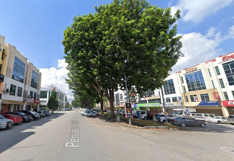 Bandar Puteri Corner Shop for rent, Ground floor, facing LDP