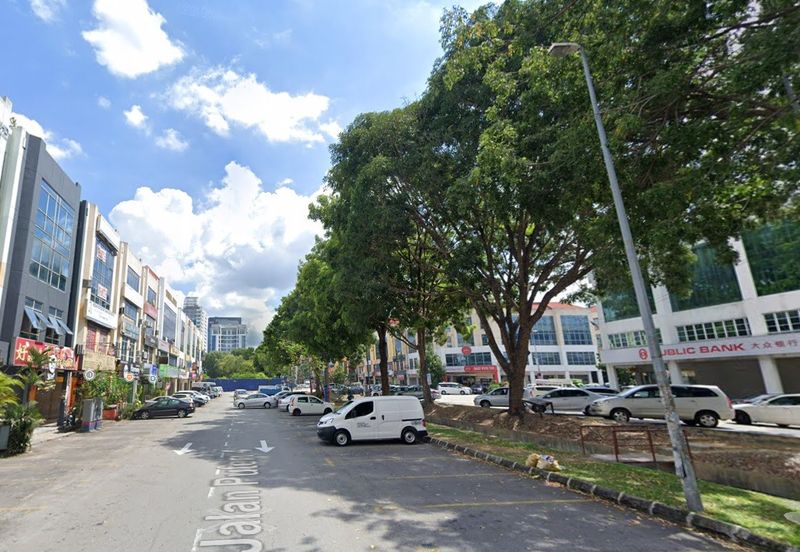 Bandar Puteri Corner Shop for rent, Ground floor, facing LDP