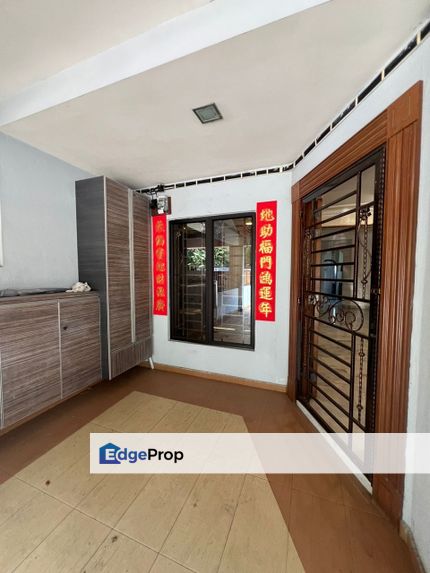 Jalan Bangau Bandar Puchong jaya near IOI mall Bukit jalil bandar kinrara access gated kitchen extended landed house with kitchen, Selangor, Puchong