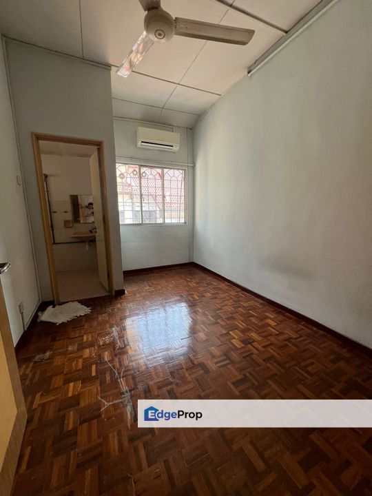 Jalan Bangau Bandar Puchong jaya near IOI mall Bukit jalil bandar kinrara access gated kitchen extended landed house with kitchen, Selangor, Puchong