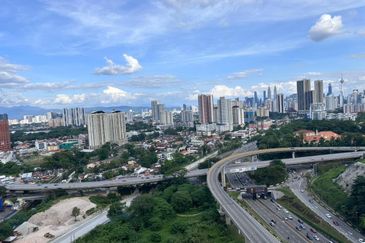 Royal Regent Sri Putramas III