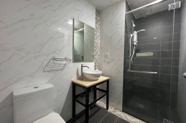 Crown Tower @ Empire City