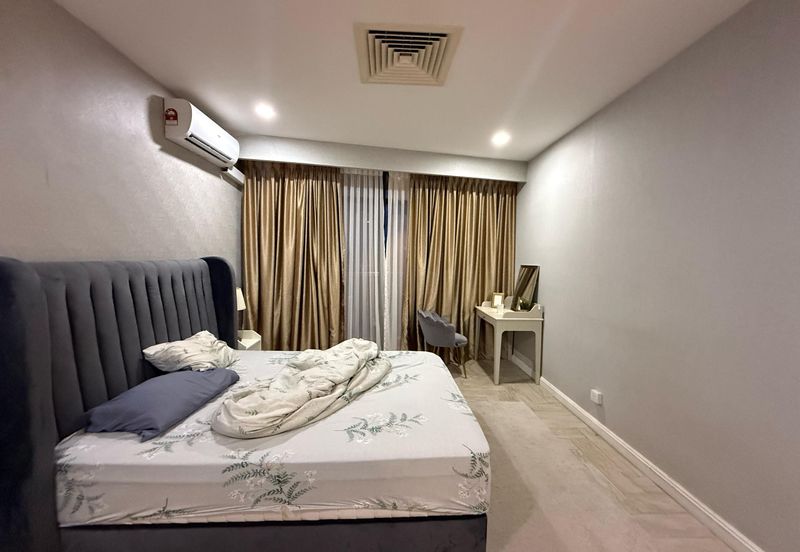 Crown Tower @ Empire City