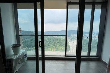 Crown Tower @ Empire City