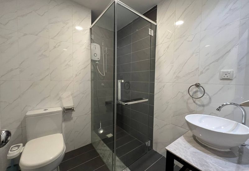 Crown Tower @ Empire City