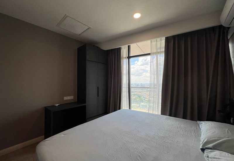 Crown Tower @ Empire City