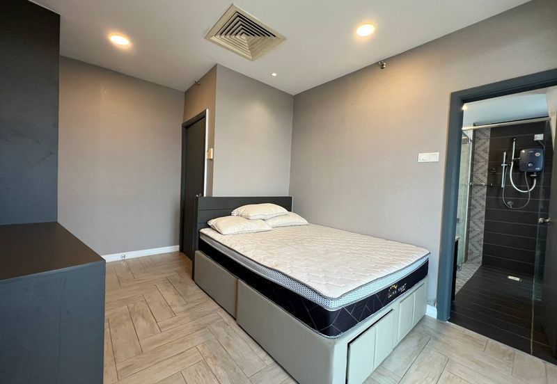 Crown Tower @ Empire City