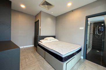 Crown Tower @ Empire City