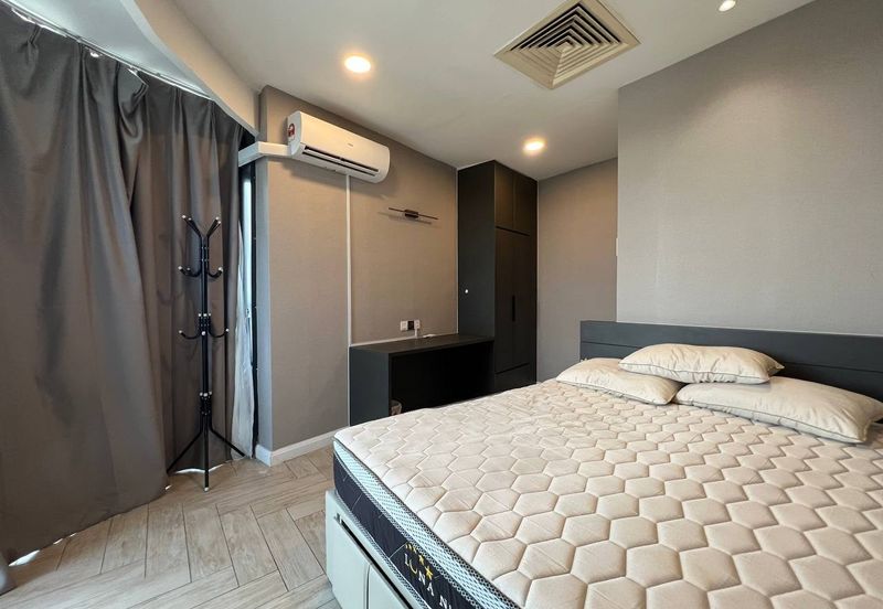 Crown Tower @ Empire City