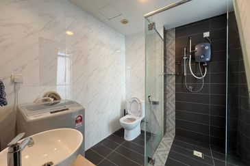 Crown Tower @ Empire City