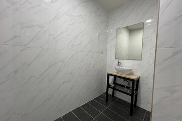 Crown Tower @ Empire City