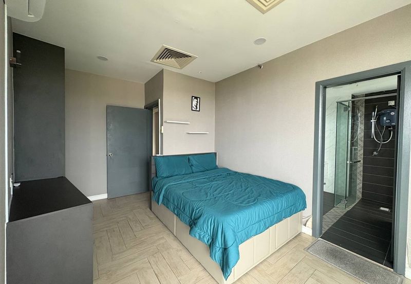 Crown Tower @ Empire City