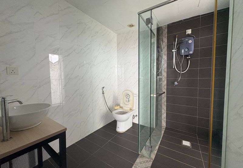 Crown Tower @ Empire City