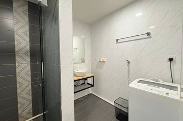 Crown Tower @ Empire City