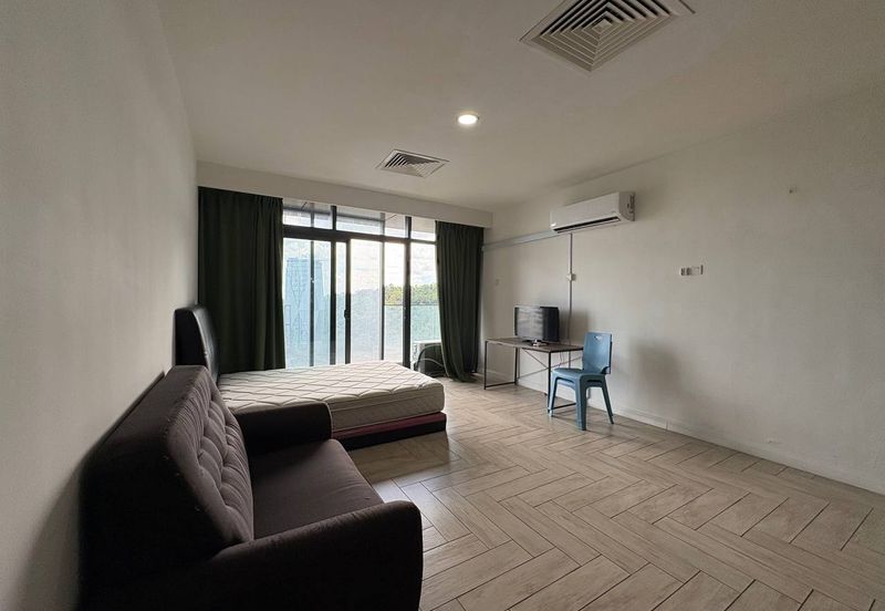 Crown Tower @ Empire City