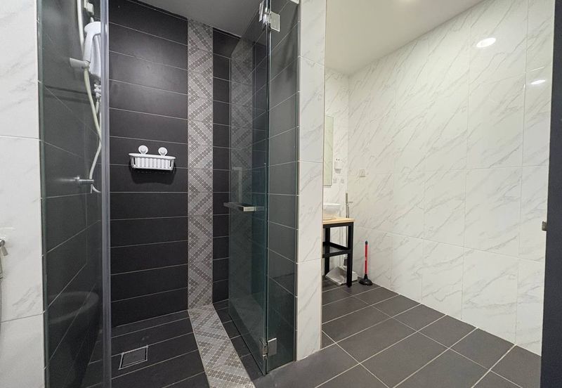 Crown Tower @ Empire City