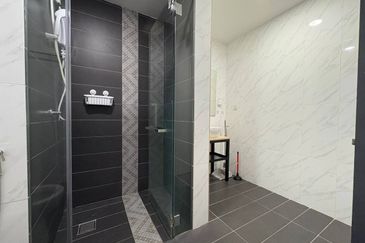 Crown Tower @ Empire City