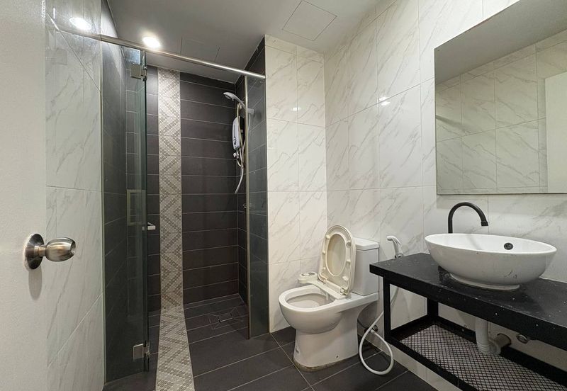 Crown Tower @ Empire City