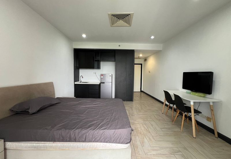 Crown Tower @ Empire City