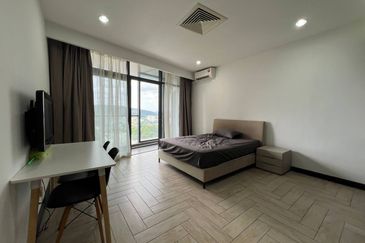 Crown Tower @ Empire City